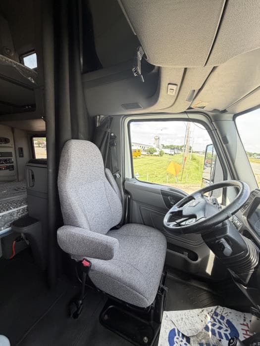 2019 International LT — photo 23