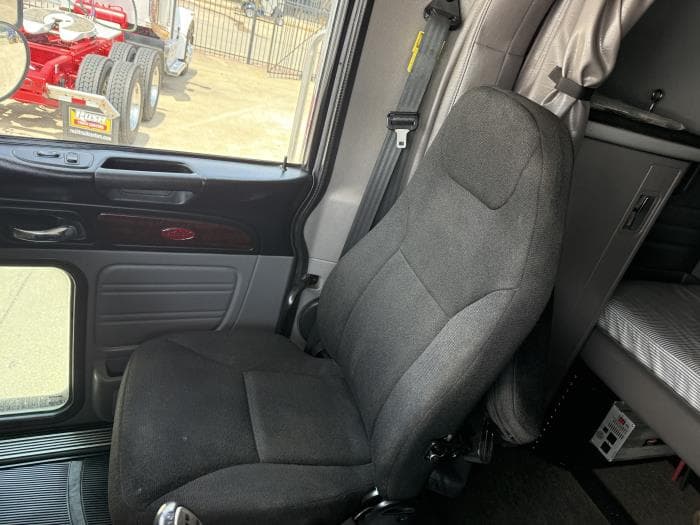 2022 Peterbilt 389 — photo 10