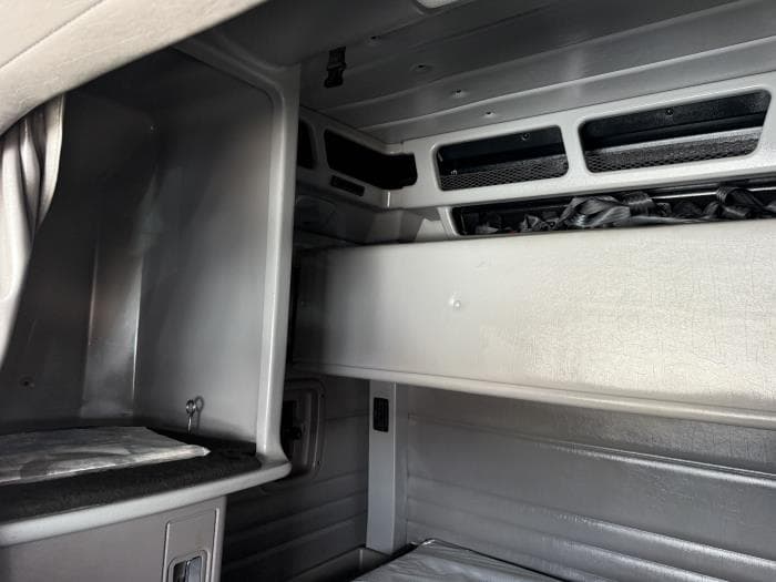 2022 Peterbilt 389 — photo 14