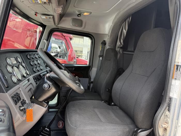 2022 Peterbilt 389 — photo 19