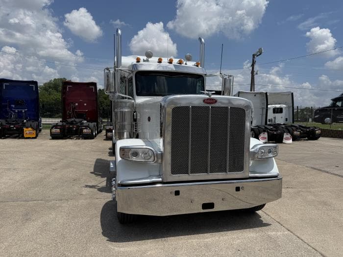 2022 Peterbilt 389 — photo 24