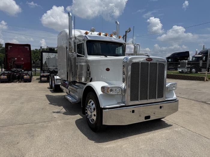 2022 Peterbilt 389 — photo 25