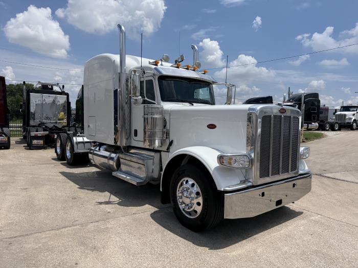 2022 Peterbilt 389 — photo 26