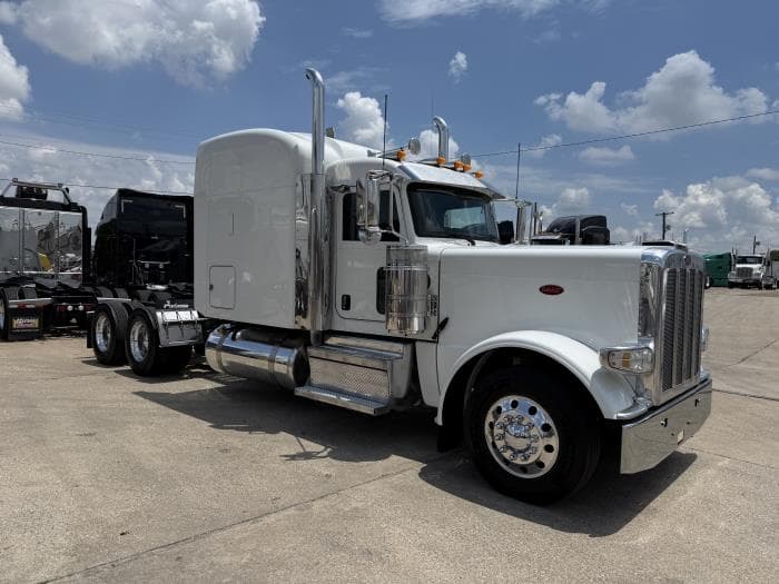 2022 Peterbilt 389 — photo 3