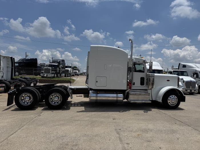 2022 Peterbilt 389 — photo 29