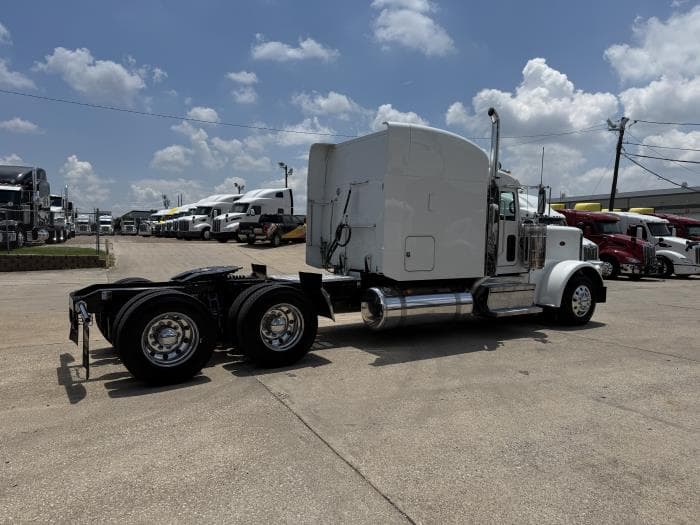 2022 Peterbilt 389 — photo 30