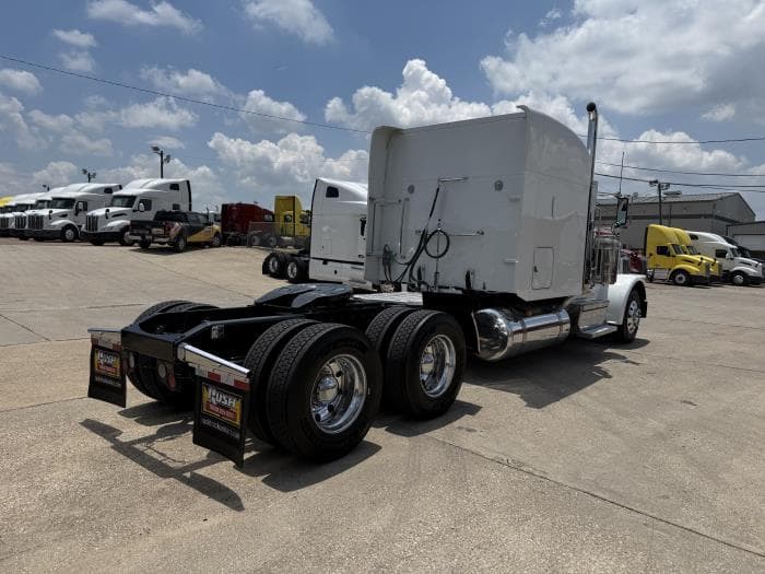 2022 Peterbilt 389 — photo 32