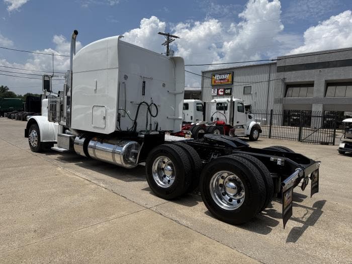 2022 Peterbilt 389 — photo 37