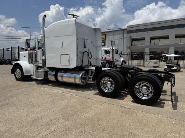 2022 Peterbilt 389 — photo 38