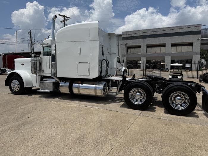 2022 Peterbilt 389 — photo 39