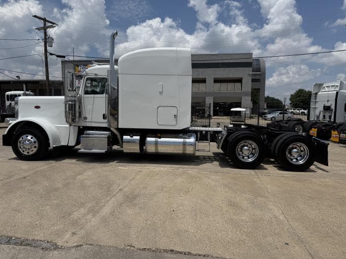 2022 Peterbilt 389 — photo 40