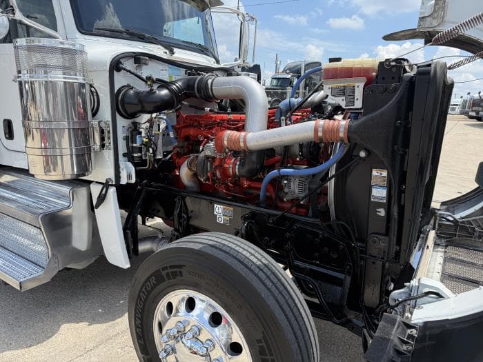 2022 Peterbilt 389 — photo 43