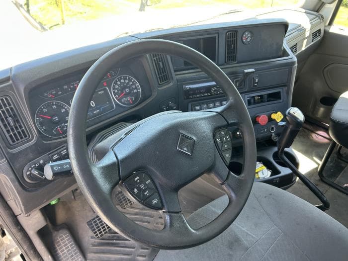 2020 International LT — photo 11