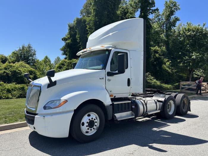2020 International LT — photo 4