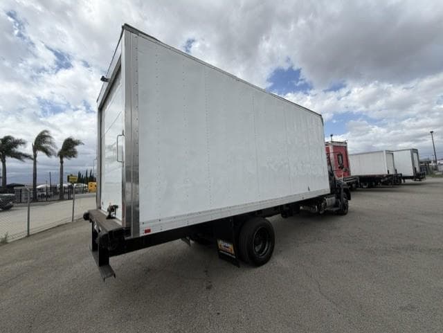 2019 Hino 268 — photo 5