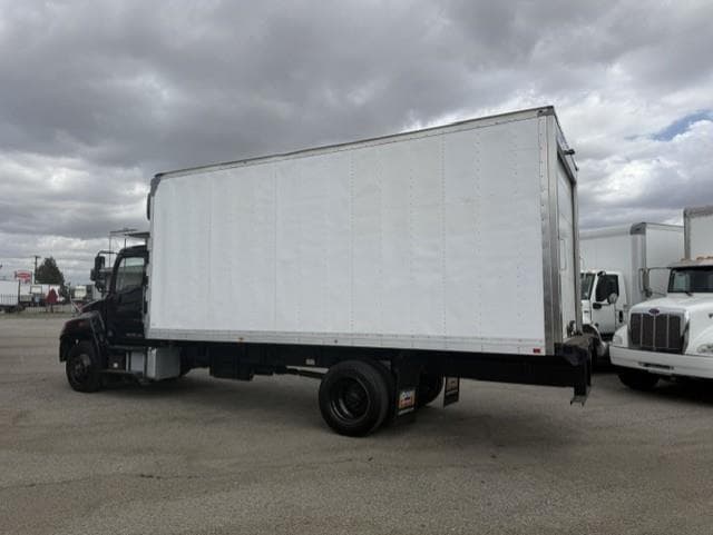 2019 Hino 268 — photo 6