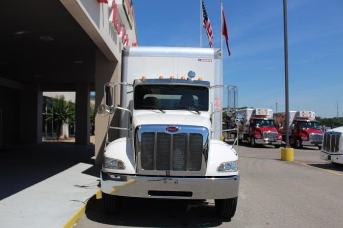 2020 Peterbilt 337 — photo 3
