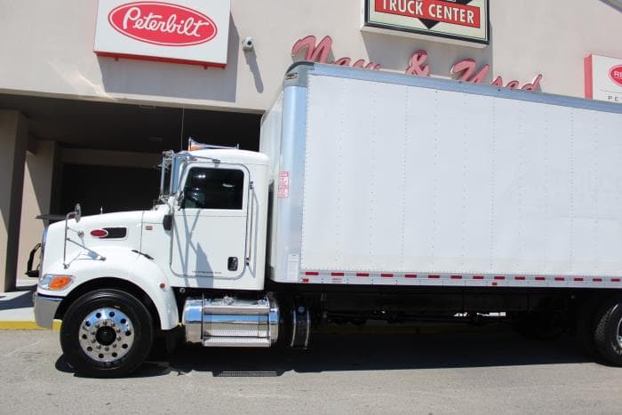 2020 Peterbilt 337 — photo 4
