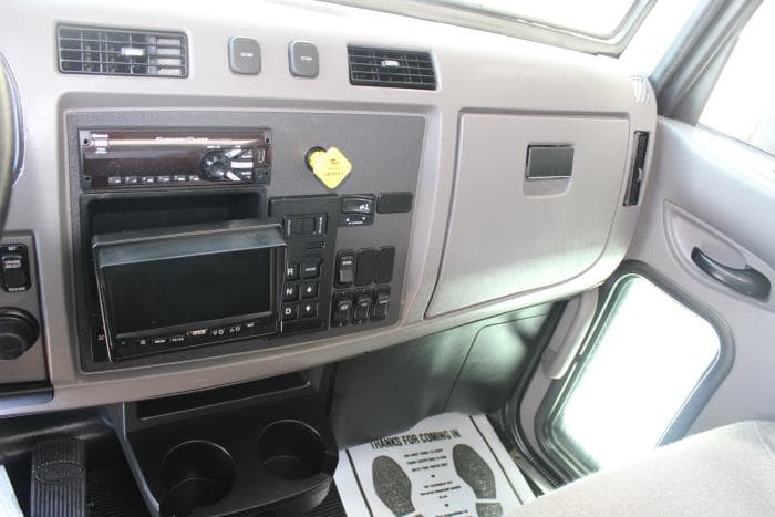 2020 Peterbilt 337 — photo 17
