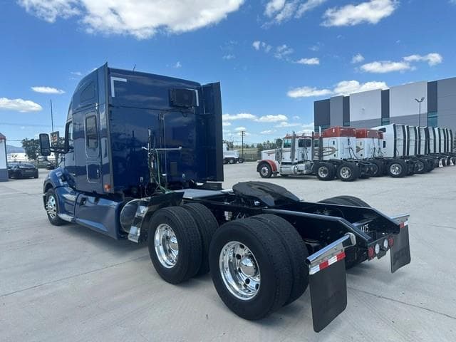 2022 Kenworth T680 — photo 2