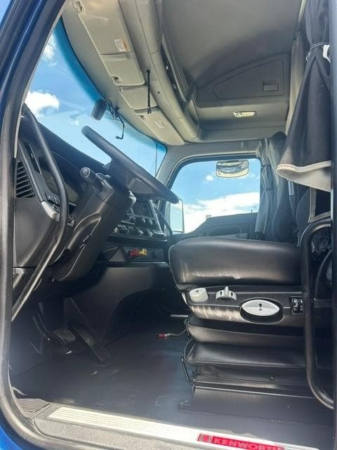 2022 Kenworth T680 — photo 4