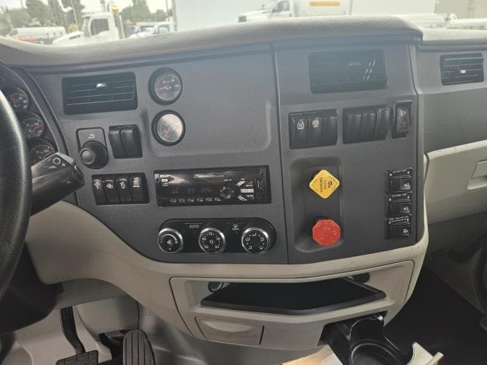 2019 Peterbilt 579 — photo 7