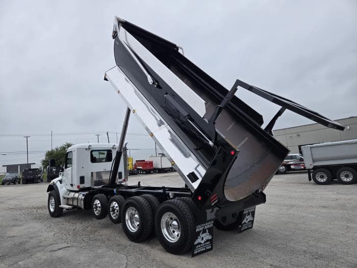 2027 Peterbilt 548 — photo 12