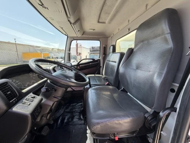 2020 Hino 268 — photo 9