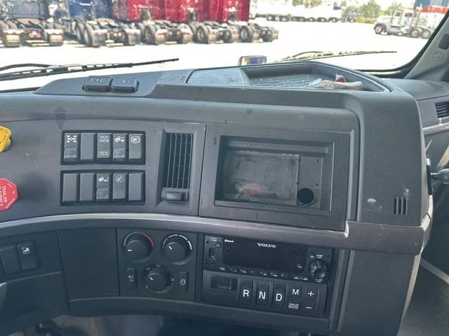 2022 Volvo VNL 760 — photo 3