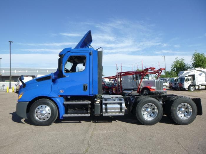 2020 Freightliner Cascadia — photo 3