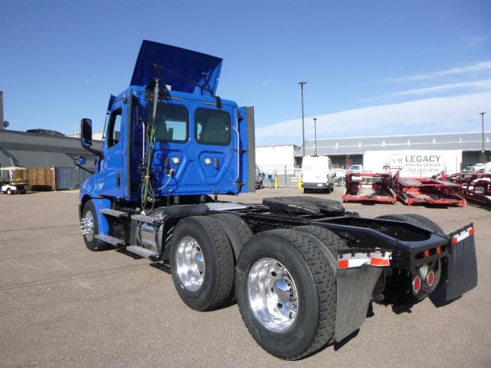 2020 Freightliner Cascadia — photo 4