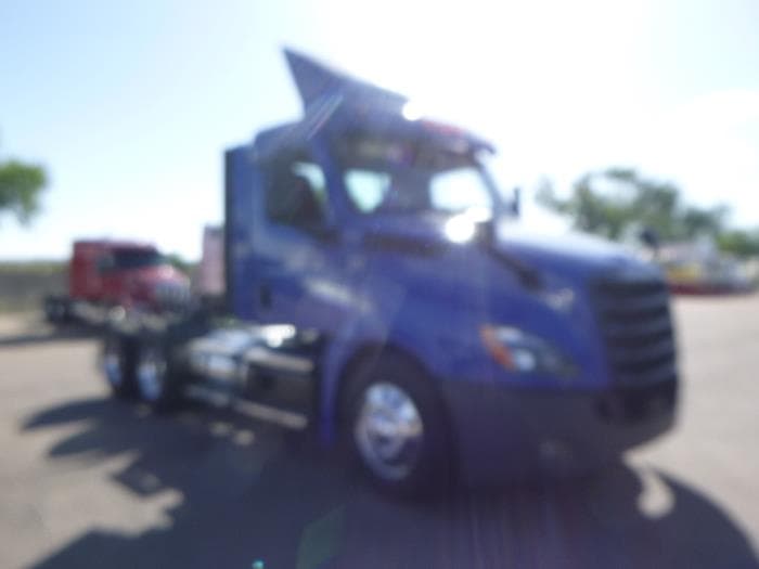 2020 Freightliner Cascadia — photo 8