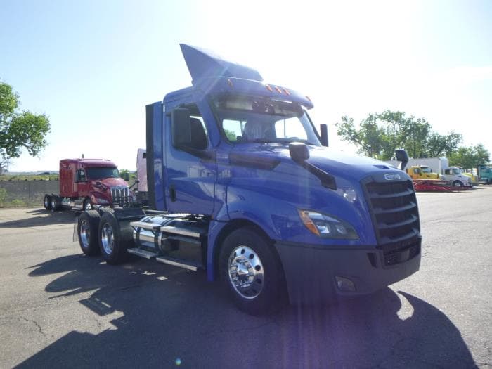 2020 Freightliner Cascadia — photo 9
