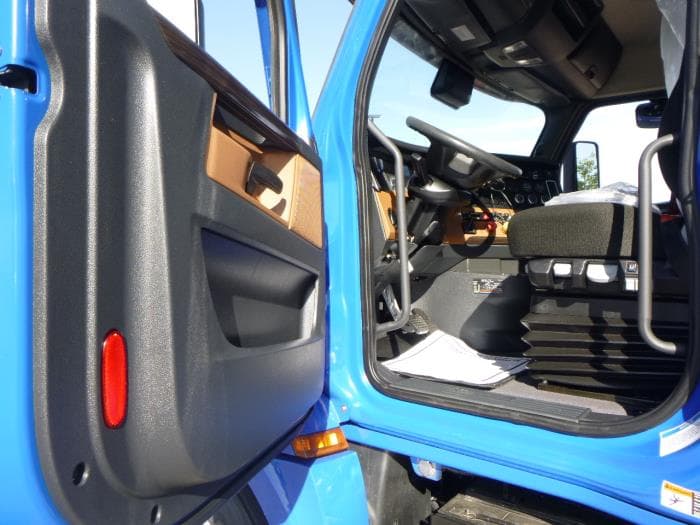 2020 Freightliner Cascadia — photo 11