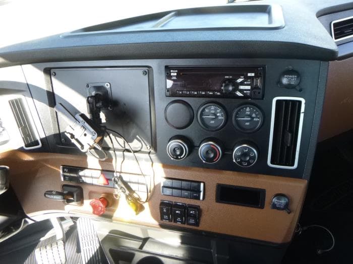 2020 Freightliner Cascadia — photo 15
