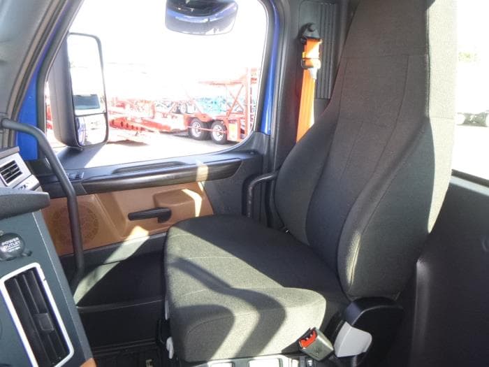 2020 Freightliner Cascadia — photo 16