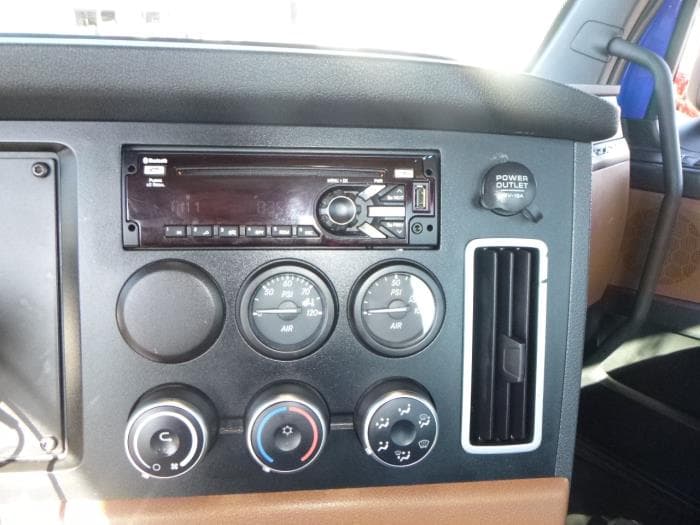 2020 Freightliner Cascadia — photo 17
