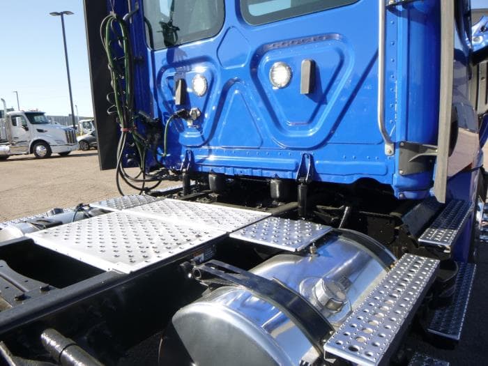 2020 Freightliner Cascadia — photo 28