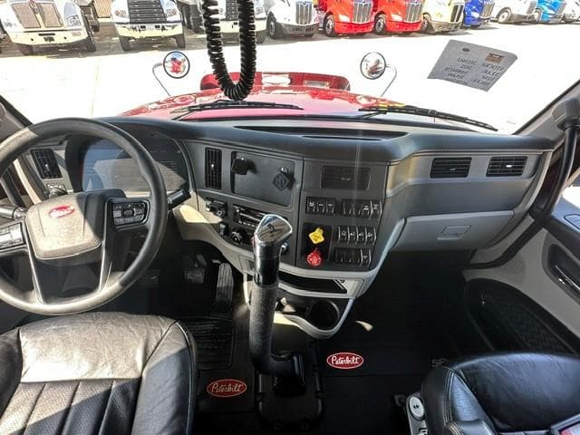 2022 Peterbilt 567 — photo 2
