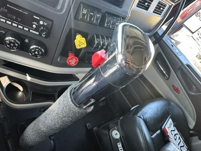 2022 Peterbilt 567 — photo 21