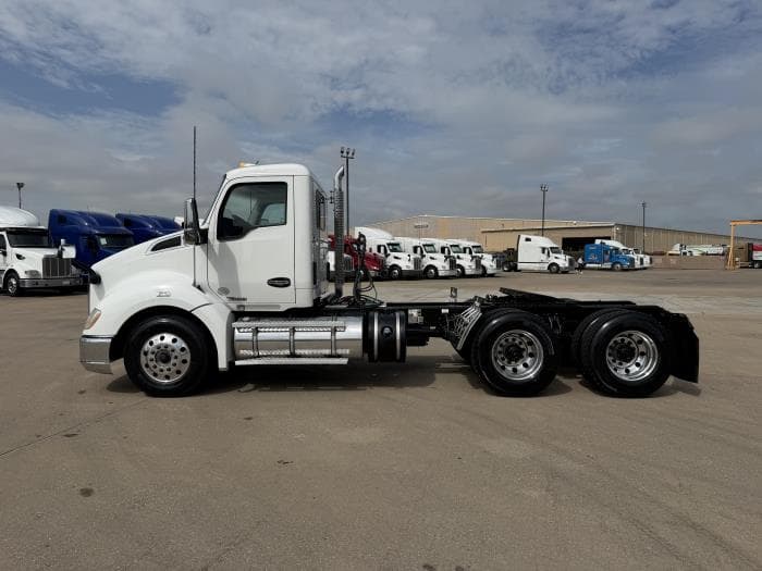 2021 Kenworth T680 — photo 3