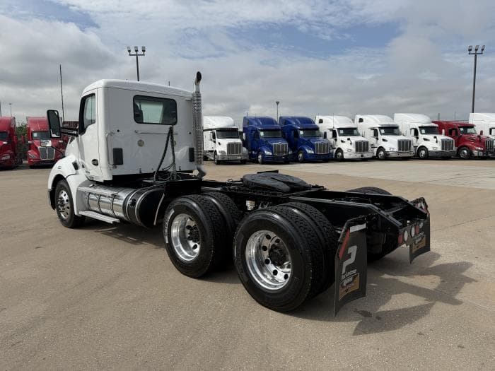 2021 Kenworth T680 — photo 4