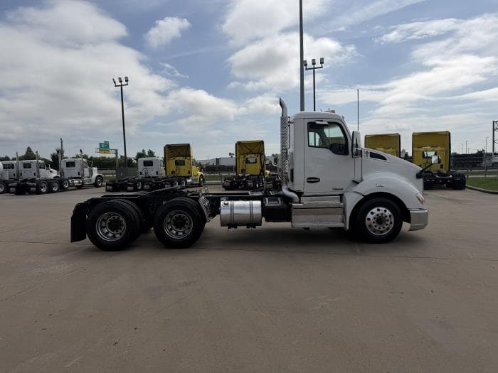 2021 Kenworth T680 — photo 7
