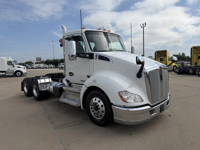 2021 Kenworth T680 — photo 8