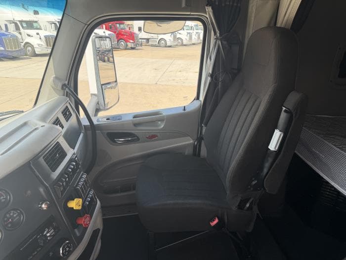 2020 Peterbilt 579 — photo 26