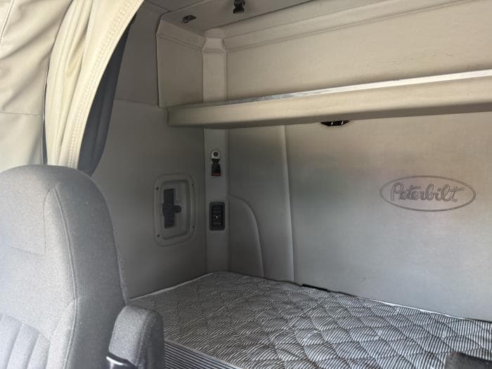2020 Peterbilt 579 — photo 29