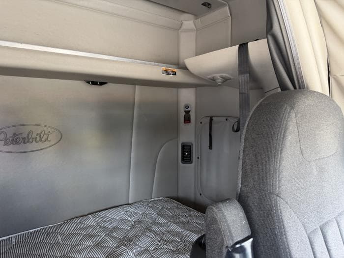 2020 Peterbilt 579 — photo 31