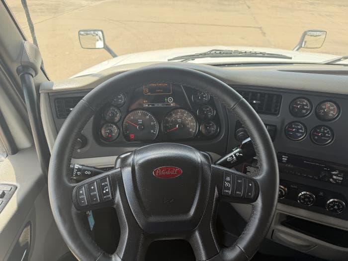 2020 Peterbilt 579 — photo 35