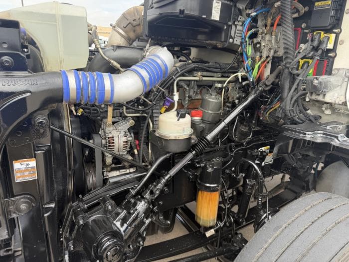 2021 Kenworth T680 — photo 16