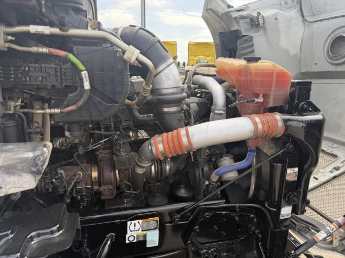 2021 Kenworth T680 — photo 19